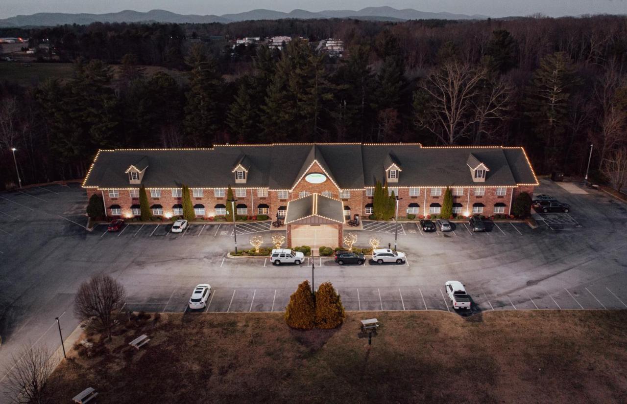 Mountain Inn & Suites 弗拉特罗克 外观 照片