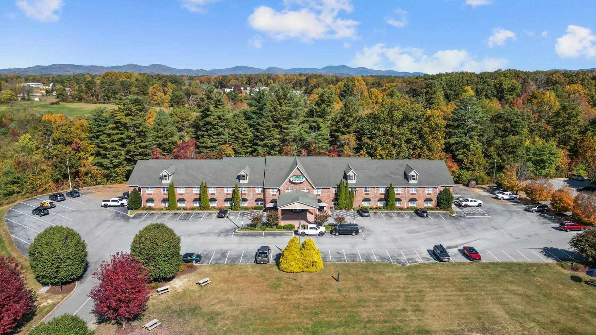 Mountain Inn & Suites 弗拉特罗克 外观 照片