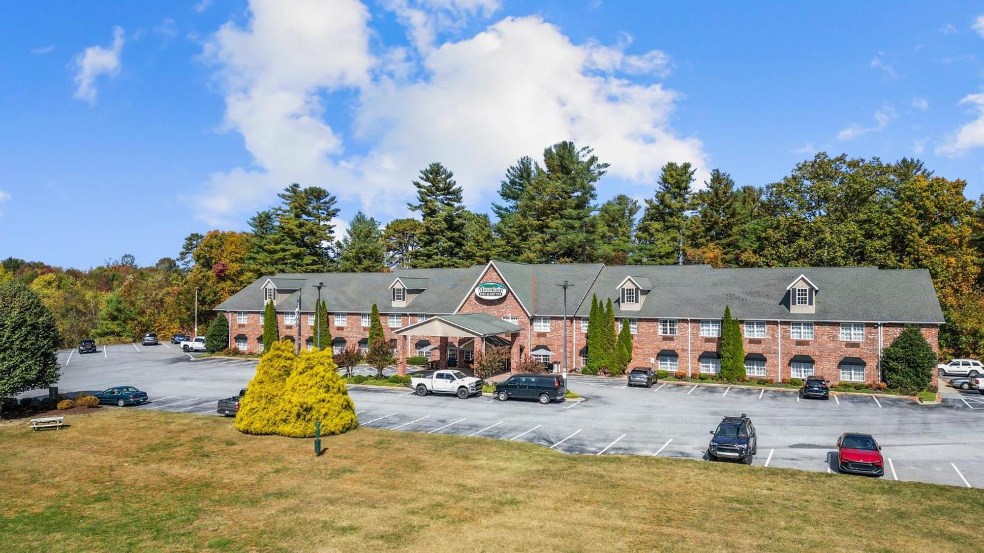 Mountain Inn & Suites 弗拉特罗克 外观 照片