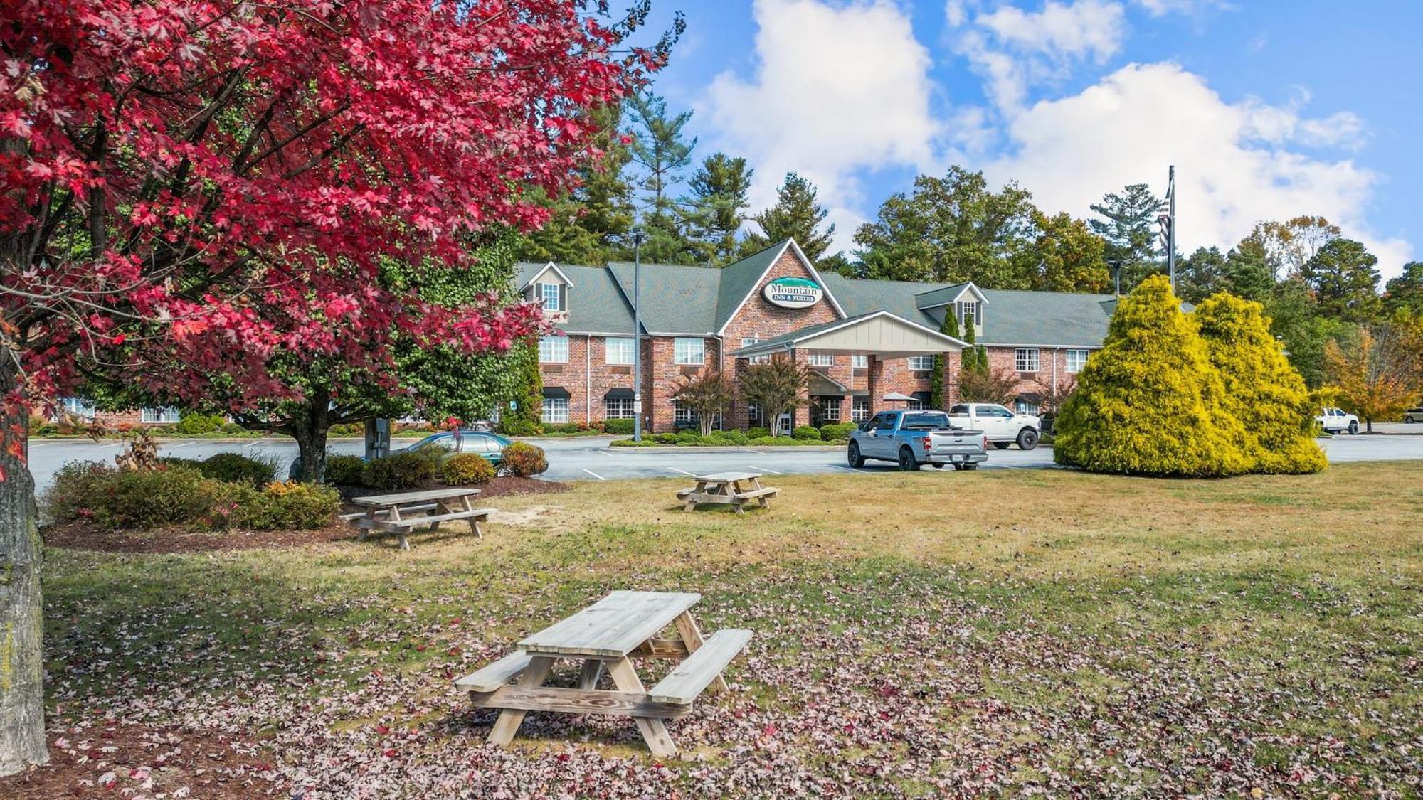 Mountain Inn & Suites 弗拉特罗克 外观 照片